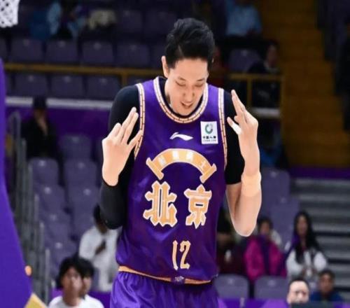 老鹰连胜势,头强劲,杨揽下高分,乐竞体育,乐竞体育官方网站,乐竞体育平台